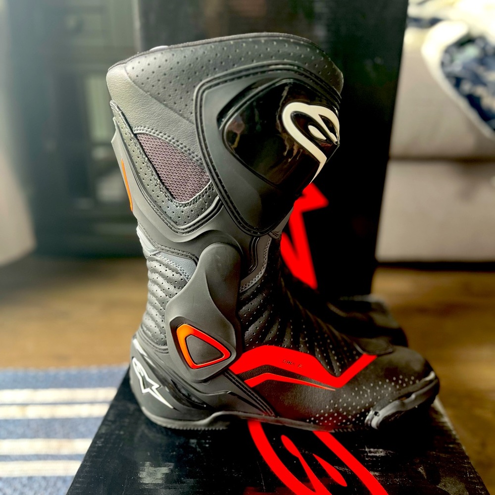 SMX 6 v2 moto boots